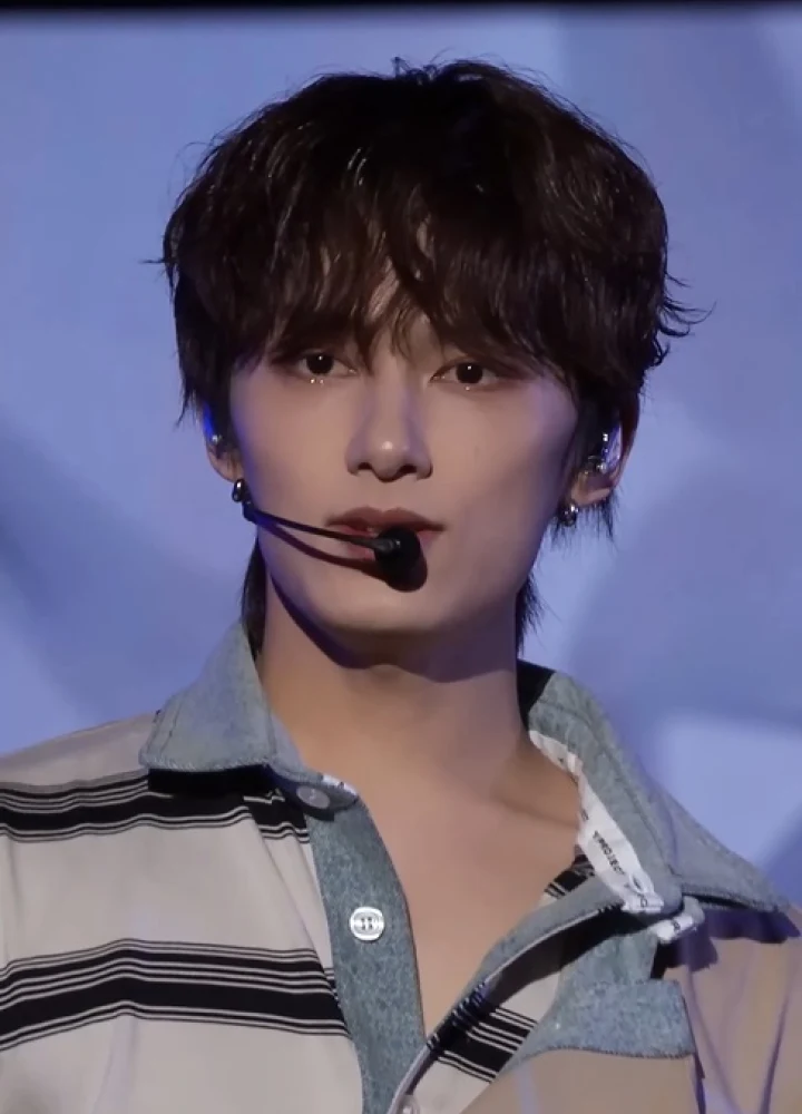 SEVENTEEN 준 FML Weverse Pre-order Benefit